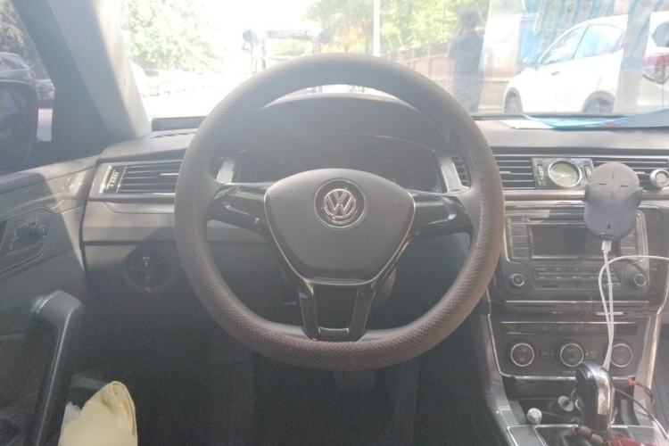 Used Volkswagen Passat 2016 330TSI DSG Luxury Edition Steering Wheel