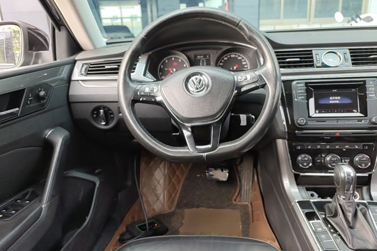 Used Volkswagen Passat 2016 330TSI DSG Luxury Edition Steering Wheel