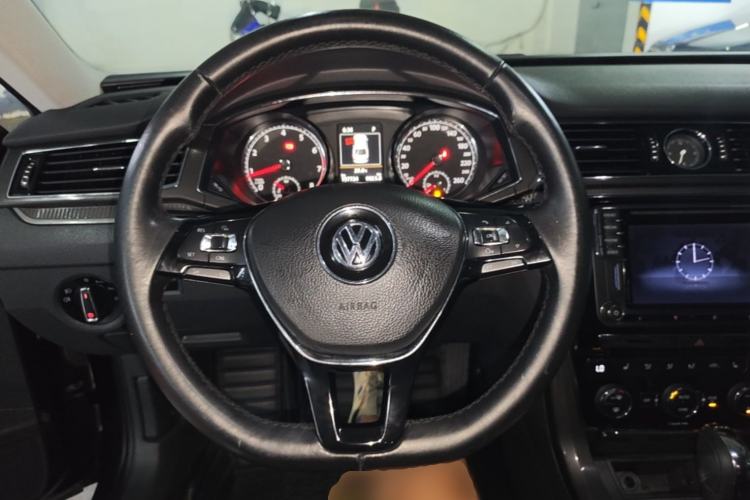 Used Volkswagen Passat 2016 330TSI DSG Prestige Edition Steering Wheel