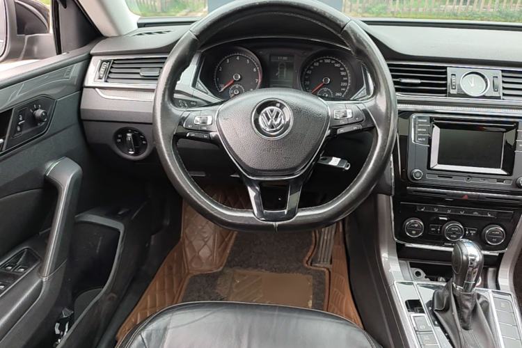 Used Volkswagen Passat 2016 330TSI DSG Luxury Edition Steering Wheel