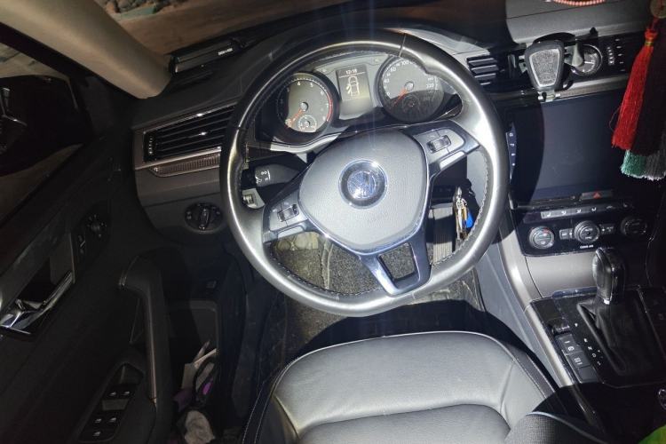 Used Volkswagen Passat 2016 330TSI DSG Luxury Edition Steering Wheel
