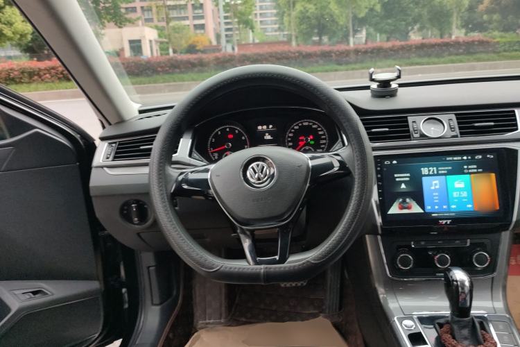 Used Volkswagen Passat 2016 330TSI DSG Luxury Edition Steering Wheel