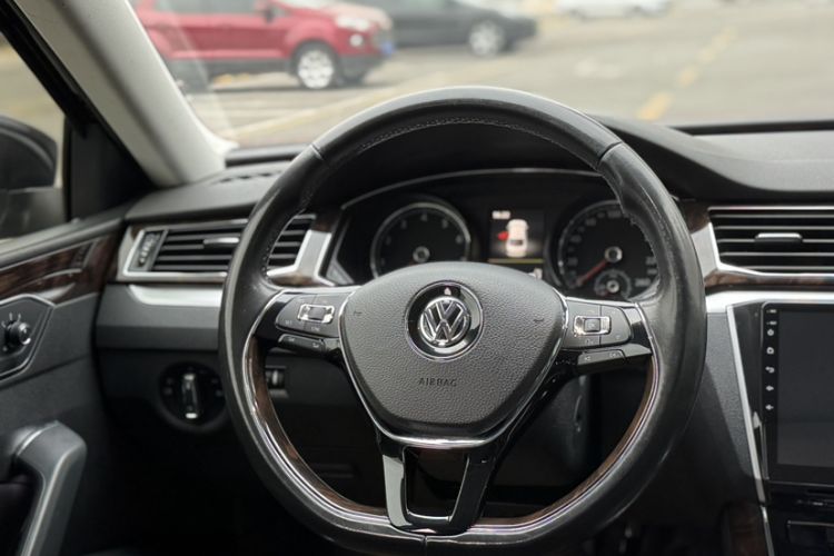 Used Volkswagen Passat 2016 380TSI DSG Ultimate Edition Steering Wheel