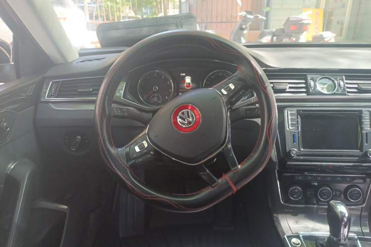 Used Volkswagen Passat 2016 330TSI DSG Prestige Edition Steering Wheel