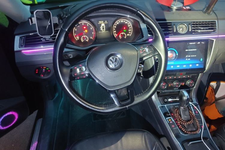 Used Volkswagen Passat 2016 330TSI DSG Luxury Edition Steering Wheel