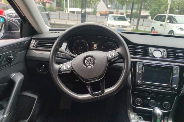 Used Volkswagen Passat 2016 330TSI DSG Prestige Edition Steering Wheel