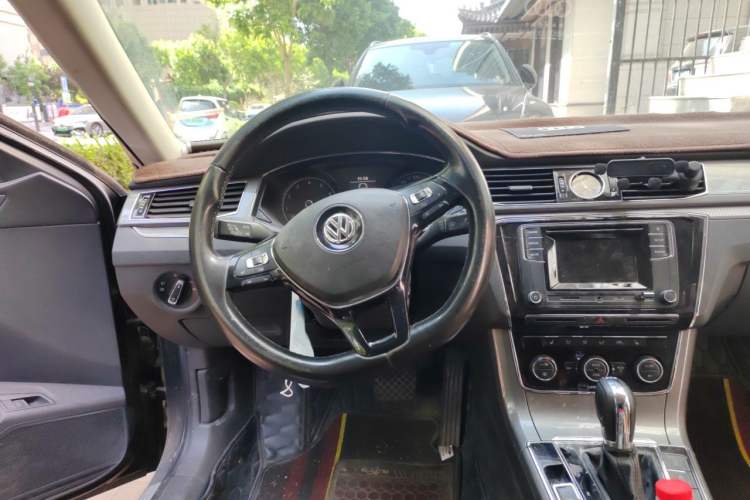 Used Volkswagen Passat 2016 330TSI DSG Luxury Edition Steering Wheel