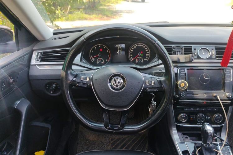 Used Volkswagen Passat 2016 330TSI DSG Luxury Edition Steering Wheel