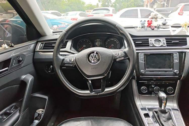 Used Volkswagen Passat 2016 330TSI DSG Luxury Edition Steering Wheel