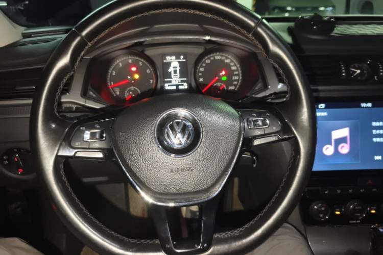 Used Volkswagen Passat 2016 330TSI DSG Luxury Edition Steering Wheel