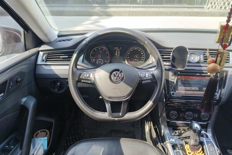 Used Volkswagen Passat 2016 330TSI DSG Luxury Edition Steering Wheel