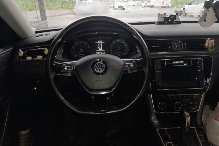Used Volkswagen Passat 2016 330TSI DSG Luxury Edition Steering Wheel