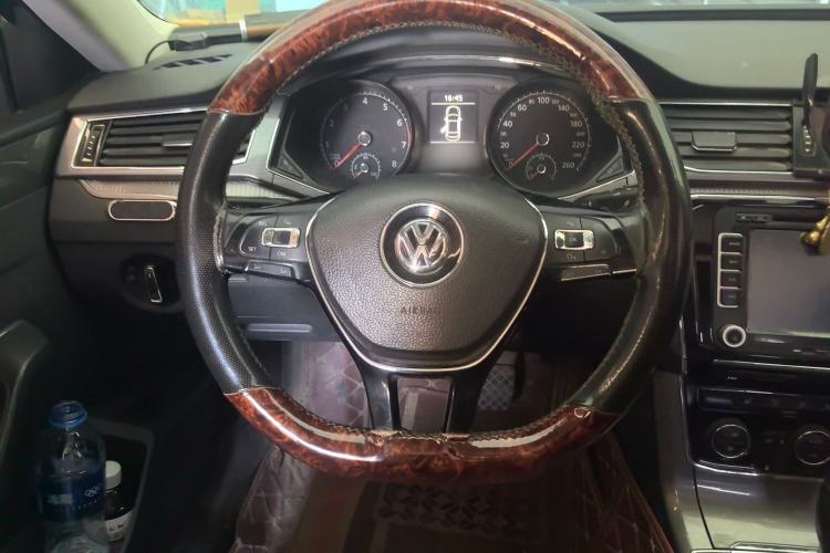 Used Volkswagen Passat 2016 330TSI DSG Luxury Edition Steering Wheel
