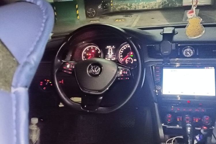Used Volkswagen Passat 2016 330TSI DSG Luxury Edition Steering Wheel