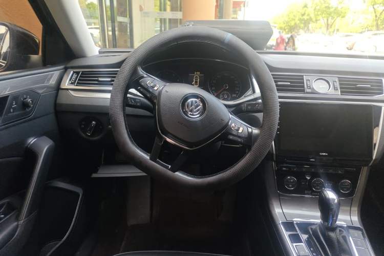 Used Volkswagen Passat 2016 330TSI DSG Luxury Edition Steering Wheel