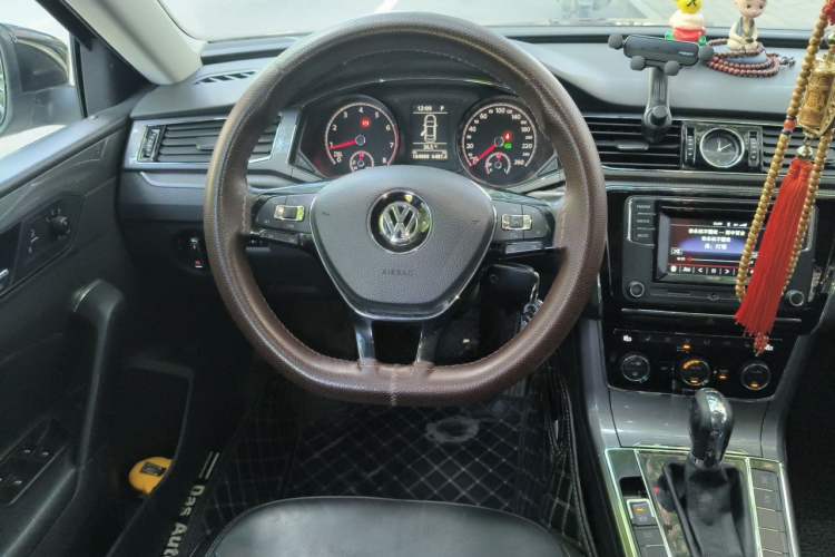 Used Volkswagen Passat 2016 330TSI DSG Luxury Edition Steering Wheel