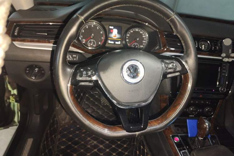 Used Volkswagen Passat 2016 380TSI DSG Ultimate Edition Steering Wheel
