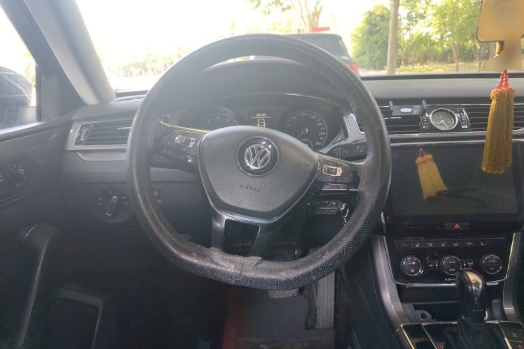 Used Volkswagen Passat 2016 330TSI DSG Luxury Edition Steering Wheel