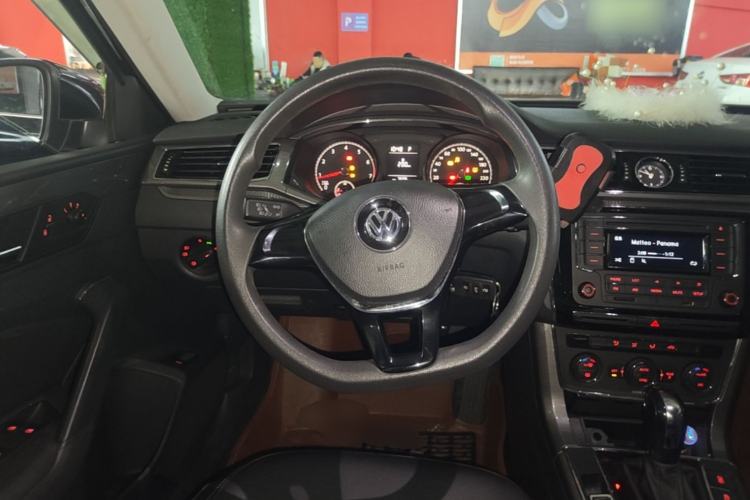 Used Volkswagen Passat 2016 330TSI DSG Luxury Edition Steering Wheel