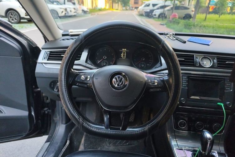 Used Volkswagen Passat 2016 330TSI DSG Luxury Edition Steering Wheel