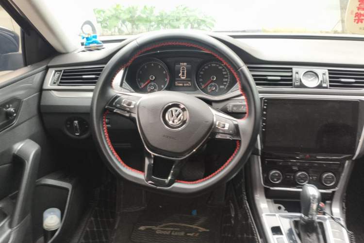 Used Volkswagen Passat 2016 330TSI DSG Luxury Edition Steering Wheel