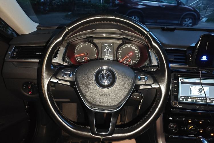 Used Volkswagen Passat 2016 330TSI DSG Luxury Edition Steering Wheel