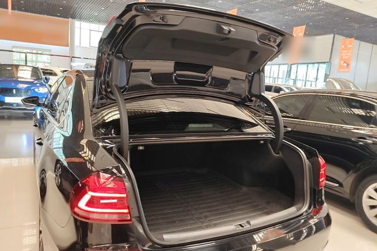 Used Volkswagen Passat 2016 330TSI DSG Prestige Edition Trunk