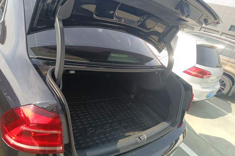 Used Volkswagen Passat 2016 330TSI DSG Luxury Edition Trunk