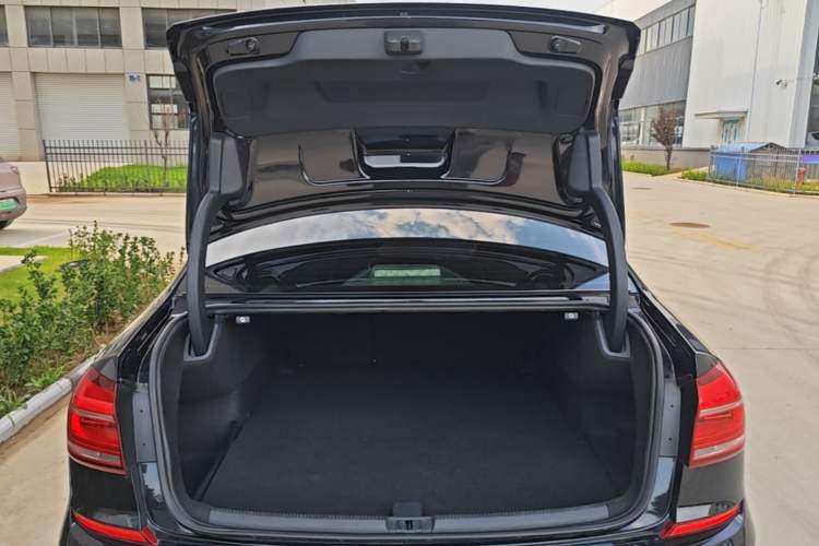 Used Volkswagen Passat 2016 330TSI DSG Luxury Edition Trunk