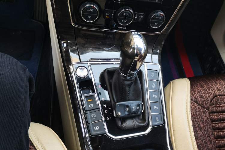 Used Volkswagen Passat 2016 380TSI DSG Ultimate Edition Gear Lever