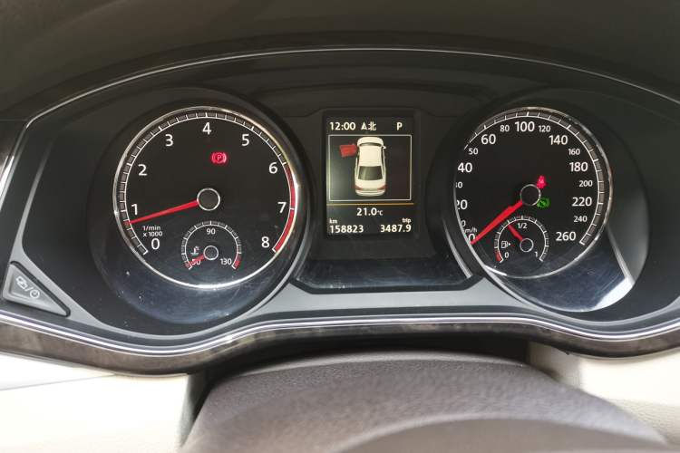 Used Volkswagen Passat 2016 380TSI DSG Ultimate Edition Odometer Close Up