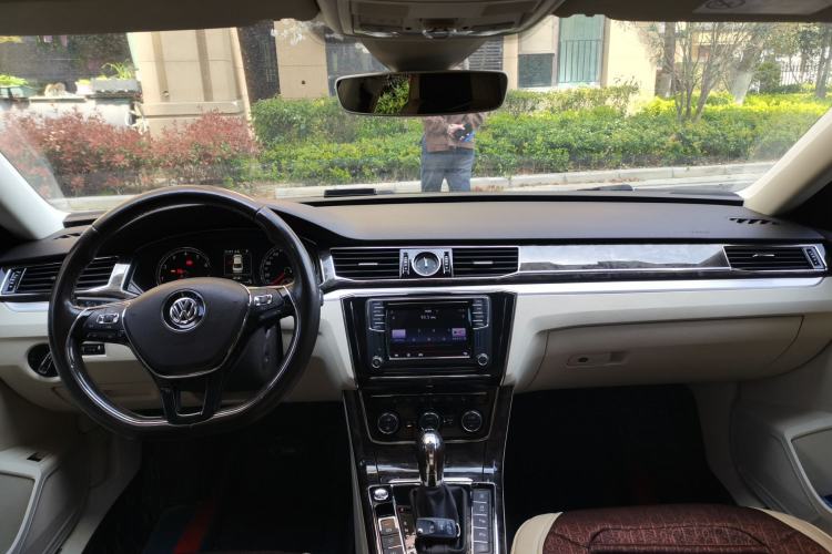 Used Volkswagen Passat 2016 380TSI DSG Ultimate Edition Steering Wheel