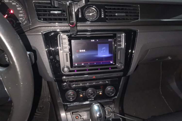 Used Volkswagen Passat 2016 330TSI DSG Prestige Edition Audio And AC Panel