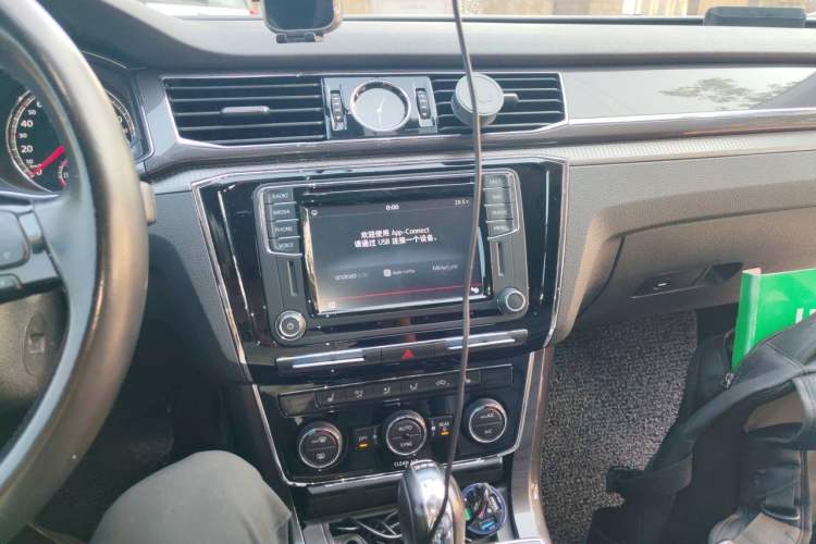Used Volkswagen Passat 2016 380TSI DSG Prestige Edition Audio And AC Panel