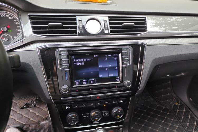 Used Volkswagen Passat 2016 330TSI DSG Prestige Edition Audio And AC Panel