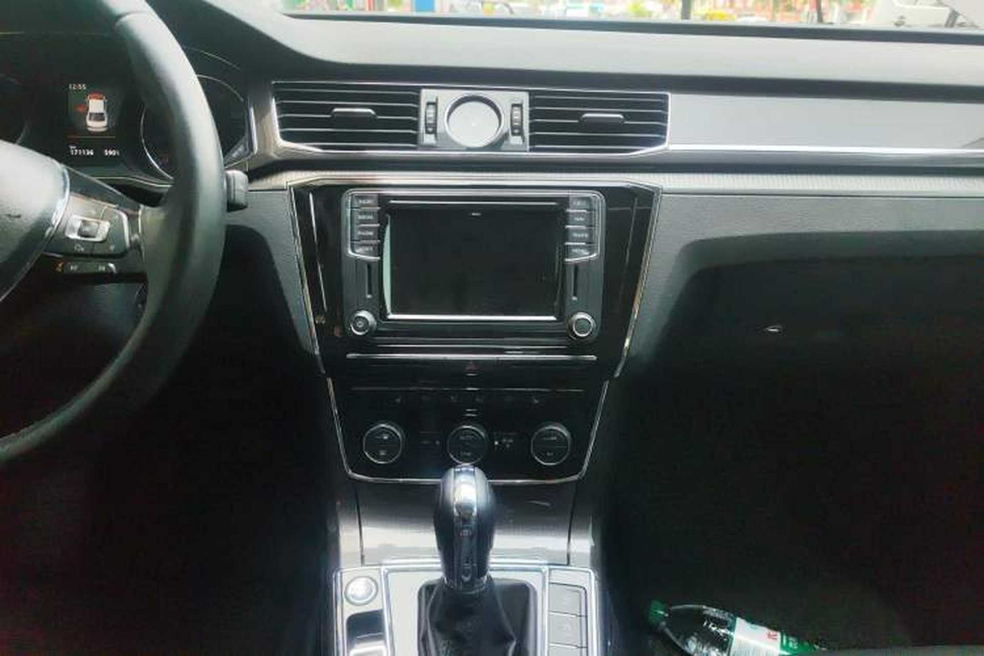 Used Volkswagen Passat 2016 330TSI DSG Prestige Edition Audio And AC Panel