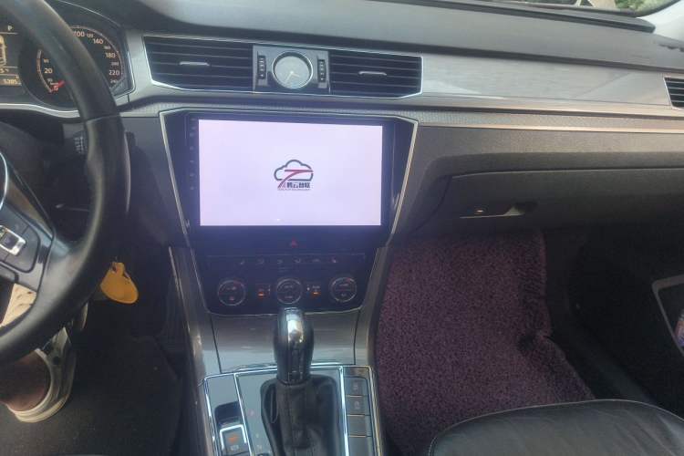 Used Volkswagen Passat 2016 330TSI DSG Luxury Edition Audio And AC Panel