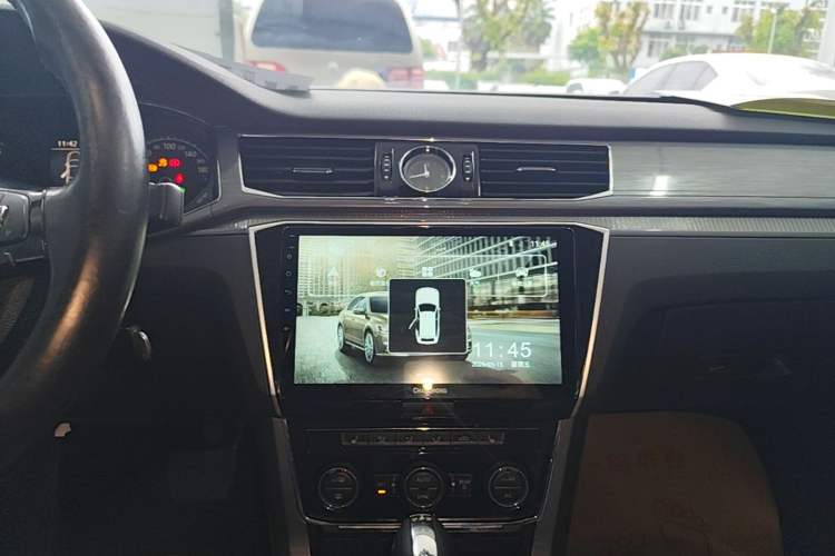 Used Volkswagen Passat 2016 330TSI DSG Luxury Edition Audio And AC Panel