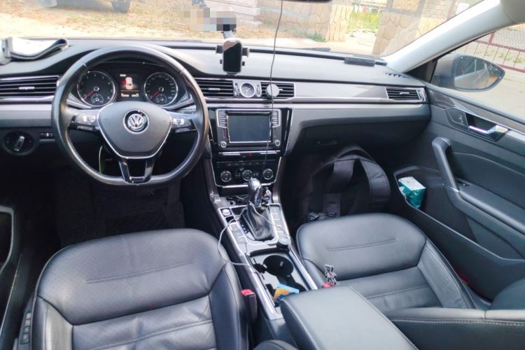 Used Volkswagen Passat 2016 380TSI DSG Prestige Edition Center Console