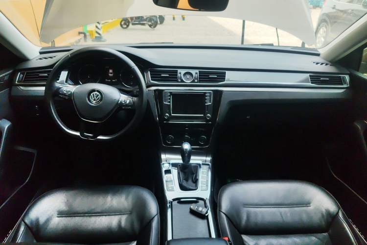 Used Volkswagen Passat 2016 330TSI DSG Prestige Edition Center Console