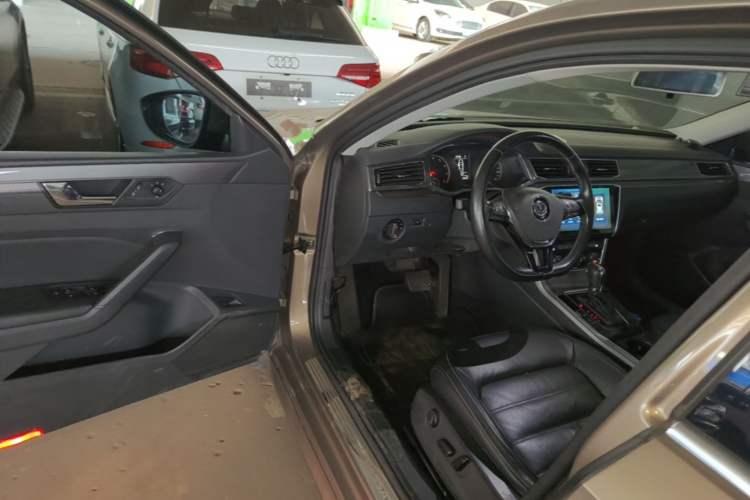 Used Volkswagen Passat 2016 330TSI DSG Luxury Edition Driver Seat