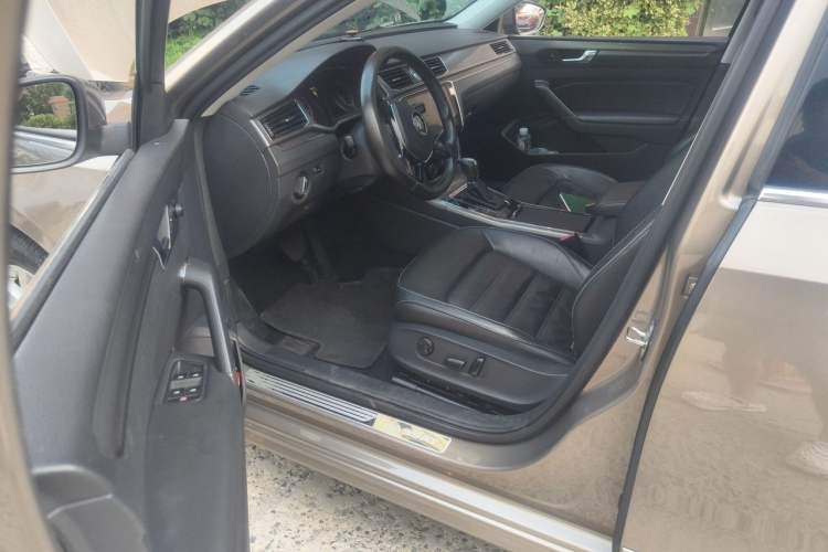 Used Volkswagen Passat 2016 330TSI DSG Luxury Edition Driver Seat