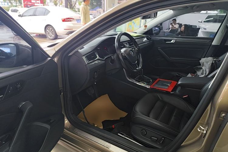 Used Volkswagen Passat 2016 330TSI DSG Luxury Edition Driver Seat