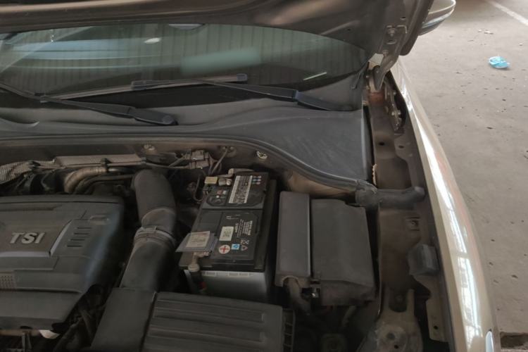 Used Volkswagen Passat 2016 330TSI DSG Luxury Edition Engine Bay Left