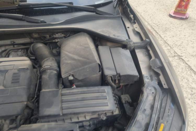 Used Volkswagen Passat 2016 330TSI DSG Luxury Edition Engine Bay Left