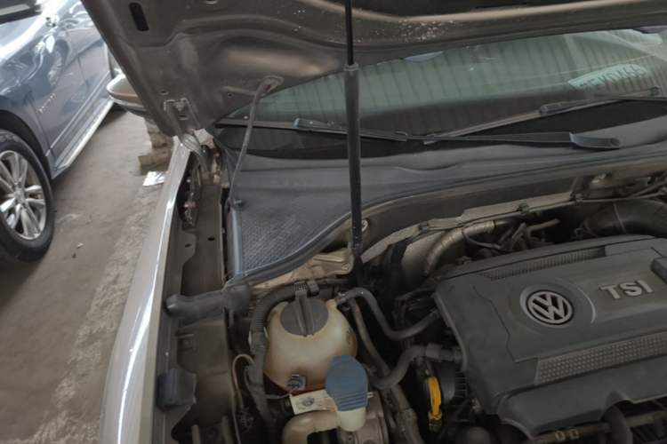 Used Volkswagen Passat 2016 330TSI DSG Luxury Edition Engine Bay Right
