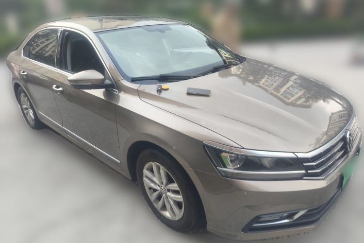 Used Volkswagen Passat 2016 330TSI DSG Luxury Edition Front Right 45 Deg