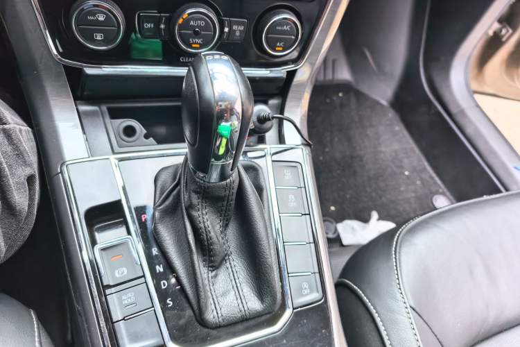 Used Volkswagen Passat 2016 280TSI DSG Prestige Edition Gear Lever