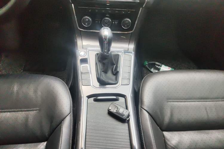 Used Volkswagen Passat 2016 330TSI DSG Prestige Edition Gear Lever