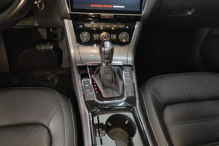 Used Volkswagen Passat 2016 280TSI DSG Prestige Edition Gear Lever